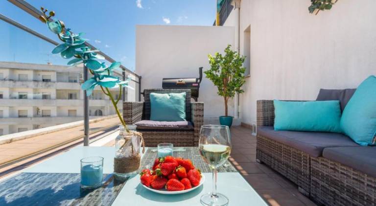 Rental apartment with pool, grill & patio — photo 2