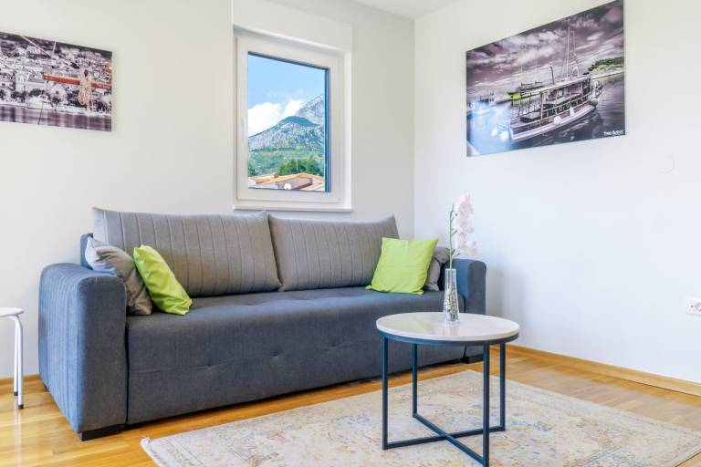 Two bedroom apartment with balcony and sea view Tučepi, Makarska (A-23256-h) — photo 2