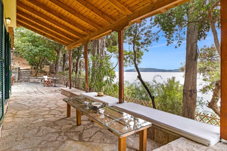 House with yard & patio | Sea view — photo 2