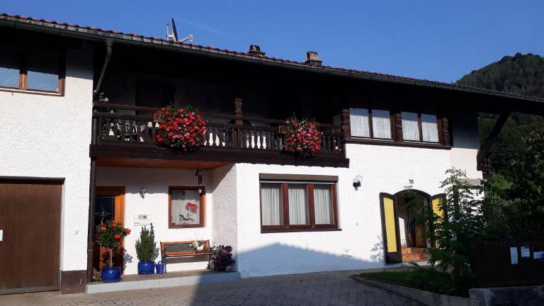 Ferienwohnung mit Hund in Vordermiesenbach, Ruhpolding für max. 6 Personen Ferienwohnung mit Hund in Vordermiesenbach, Ruhpolding für max. 6 Personen