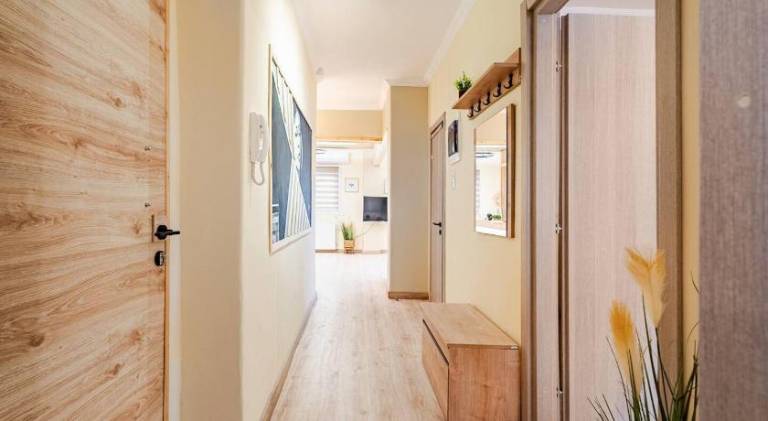 Rental apartment with yard & patio — photo 4