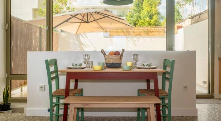 Rental apartment with yard & patio — photo 3
