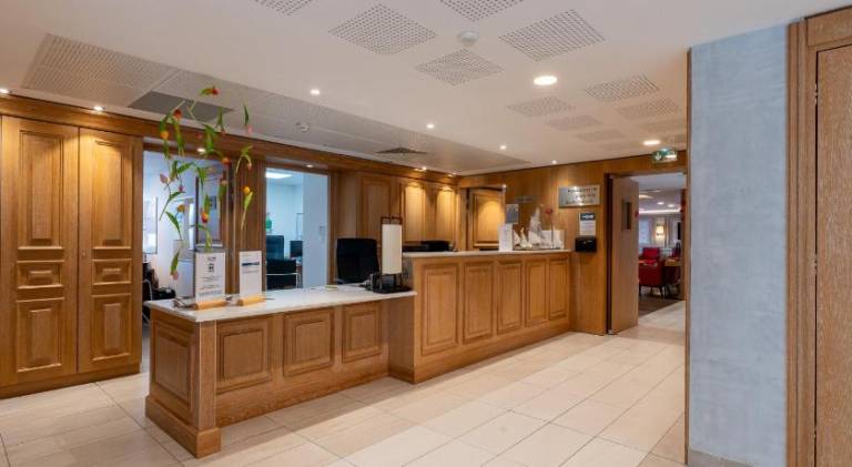 Serviced apartment with terrace & pool — photo 4