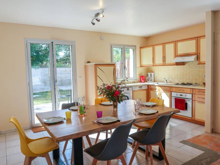 Fully equipped charming vacation home with garden & patio | Close to the beach | Dogs allowed — photo 4