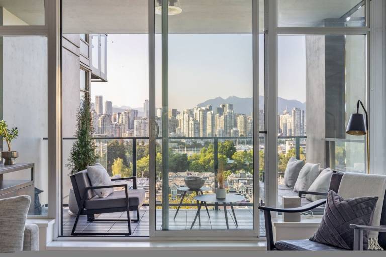 Stylish Condo in Farview