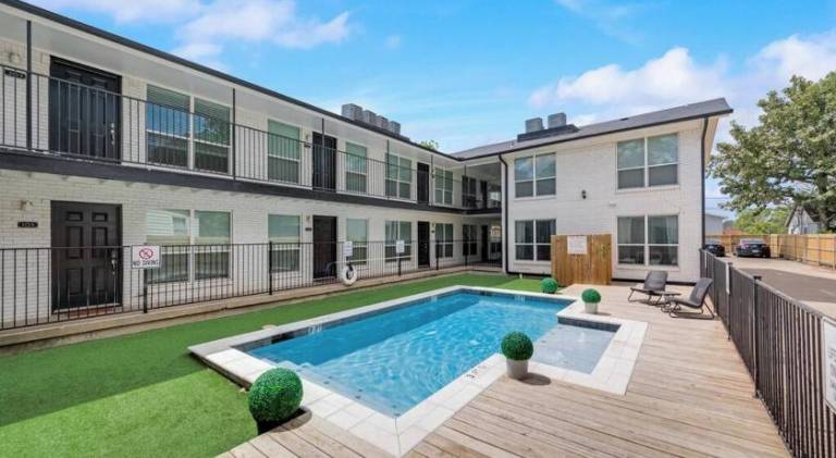 Apartment with pool | Pet-friendly — photo 3
