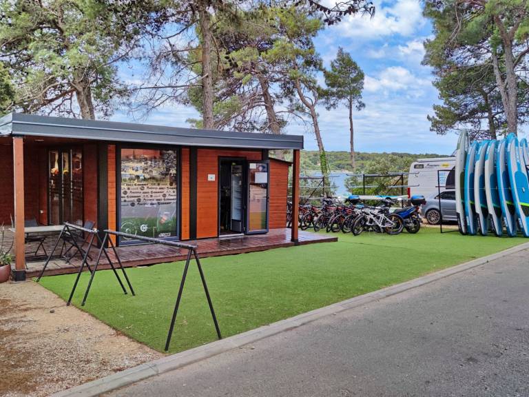Vacation home with yard & patio — photo 5