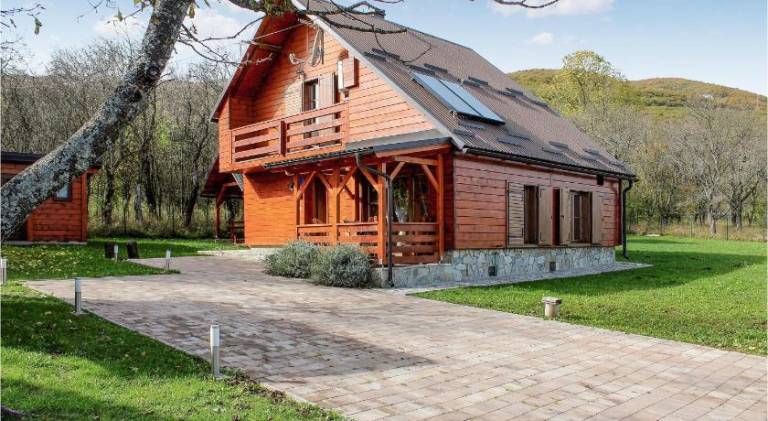 House with hot tub & sauna | Pet-friendly in Plitvicka Jezera