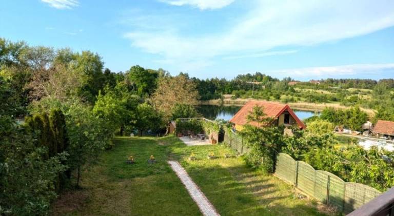 Holiday apartment with terrace, barbeque & yard in Mikolajki