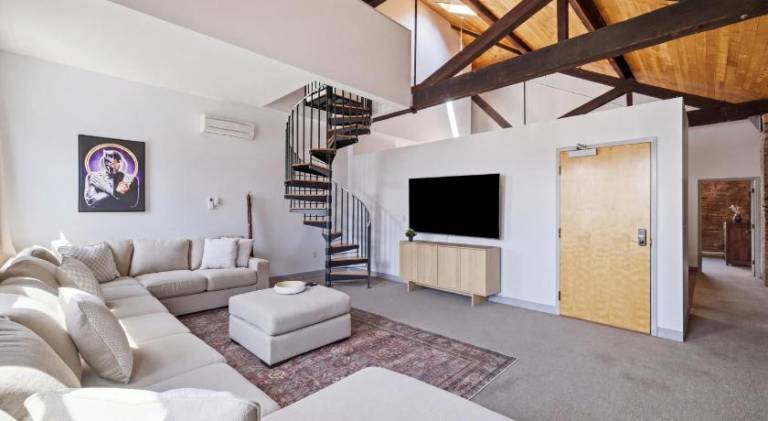 Spacious holiday apartment | Dogs allowed in Hartford, CT
