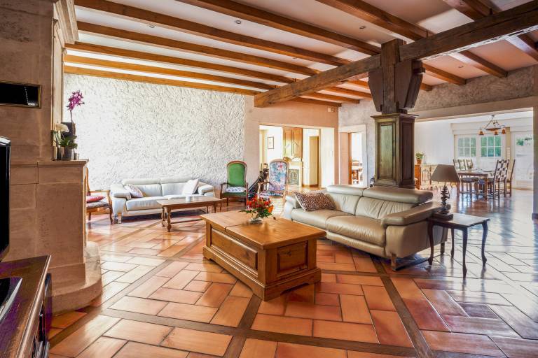 Family-oriented beautiful house with patio, private pool & yard | Pets are welcome — photo 2