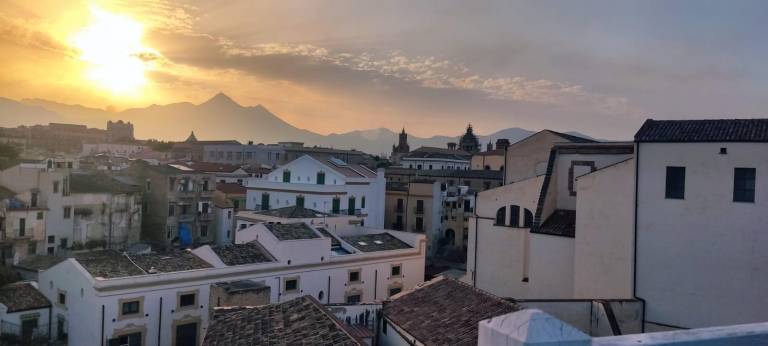 Fully equipped beautiful apartment with grill | Close to Palermo Cathedral | Good for workation | Dogs allowed — photo 4