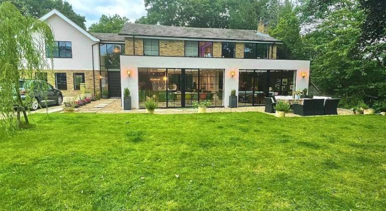 Villa with jacuzzi in Kingston Upon Thames