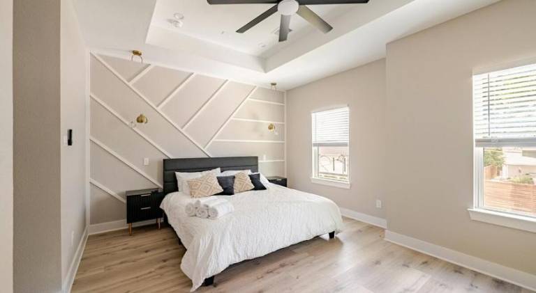 Fully equipped vacation home with yard | Pet-friendly — photo 2