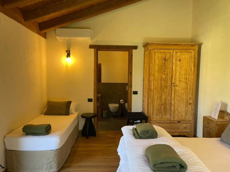 Room 'Zulayha' with Mountain View, Wi-Fi and Air Conditioning — photo 2