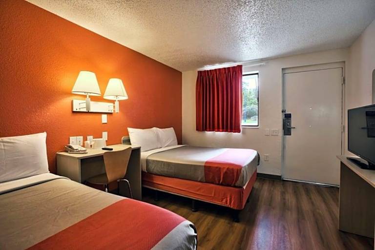 Motel 6 Tallahassee, FL — photo 2