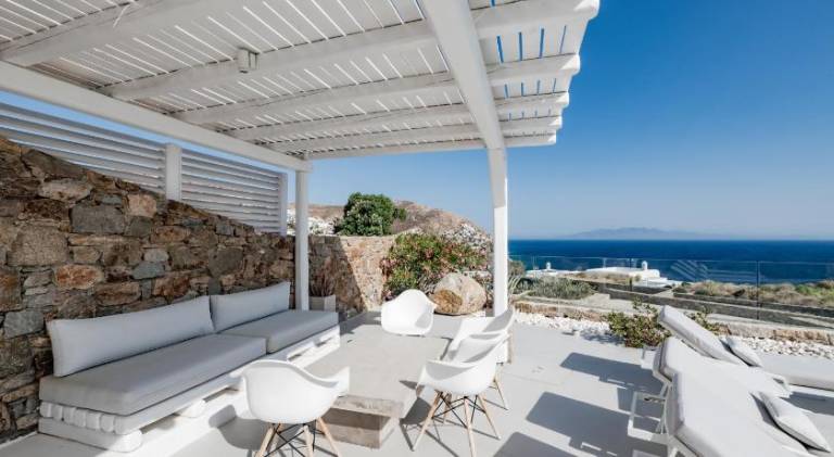 Villa with pool — photo 3
