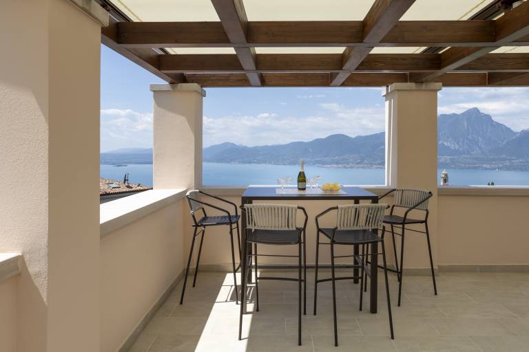 Ferienwohnung mit Hund in Torri del Benaco, Garda für max. 4 Personen Ferienwohnung mit Hund in Torri del Benaco, Garda für max. 4 Personen