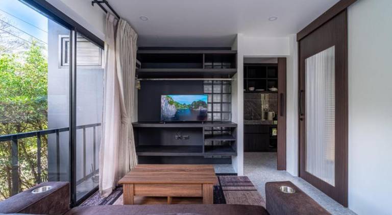Vacation home with pool — photo 3