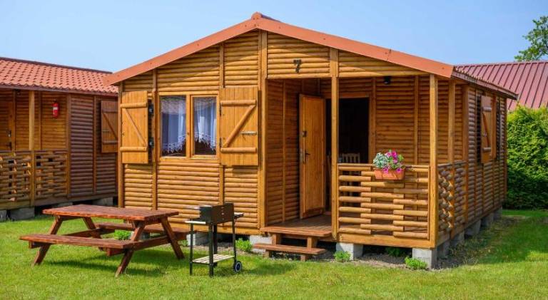 Vacation home with terrace, grill & yard in Darlowo