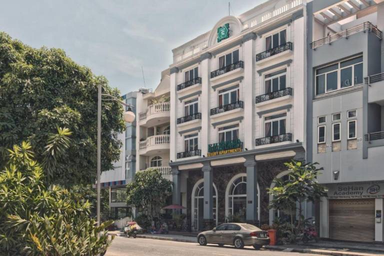 Elegant 1BR Hideaway Prime SECC Location