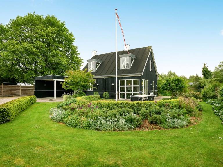 Family-oriented wonderful vacation home with patio, barbecue & garden | Sea view | Dogs allowed — photo 5