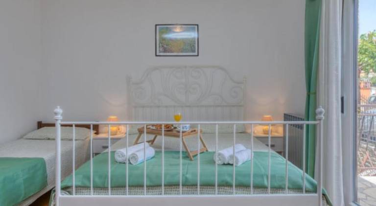 Holiday apartment with garden, BBQ & patio | Perfect for remote work — photo 2