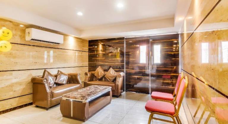 FabHotel Luxor Nr Acropolis Mall