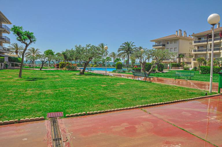 Charming holiday apartment with terrace, yard & pool | Next to the beach | Pet-friendly — photo 5