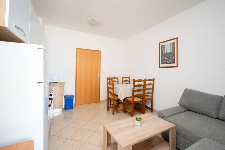 Two bedroom apartment near beach Stara Novalja, Pag (A-21662-a) — photo 3