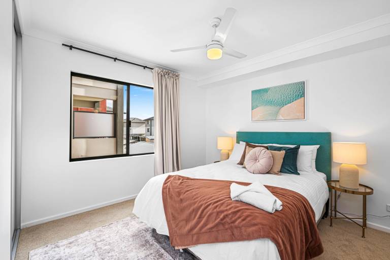Stylish 2BR with Wi Fi 100 Mbps TV big 75 inch