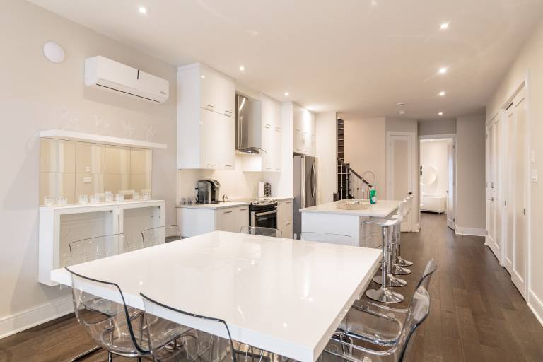 Condo  Mile End
