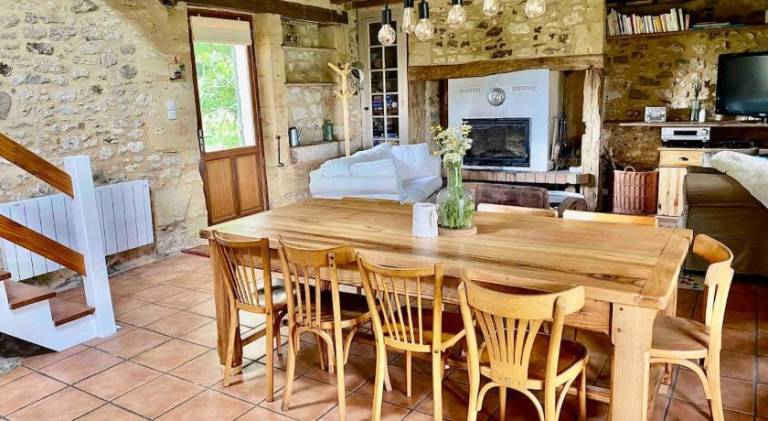 Spacious Family Home with Private Pool, Garden and Forest, Dordogne Countryside in Bergerac