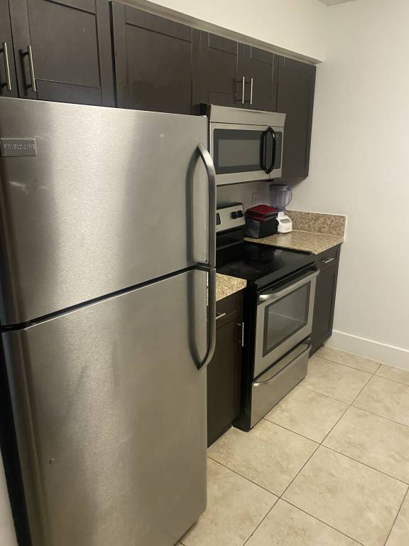 Nice dedicated room with hot tub & pool | Pets allowed — photo 5