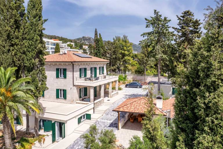 Villa with pool, terrace & BBQ | Pool view — photo 5