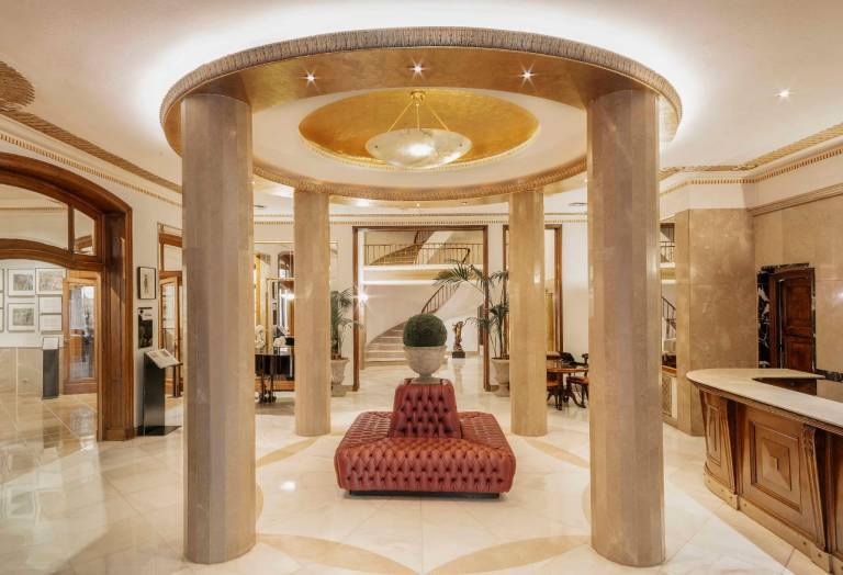 Astoria Hotel — photo 2