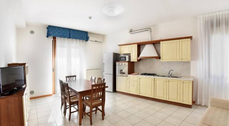 Serviced apartment with terrace — photo 4