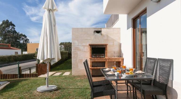 Villa with BBQ, private pool & yard — photo 2