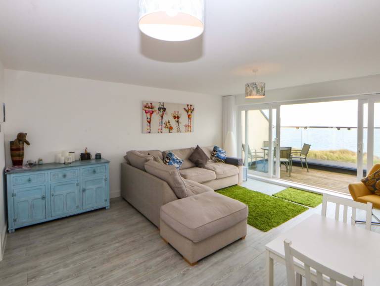 Family-oriented beautiful cottage with yard | Beach view | Pet-friendly — photo 5