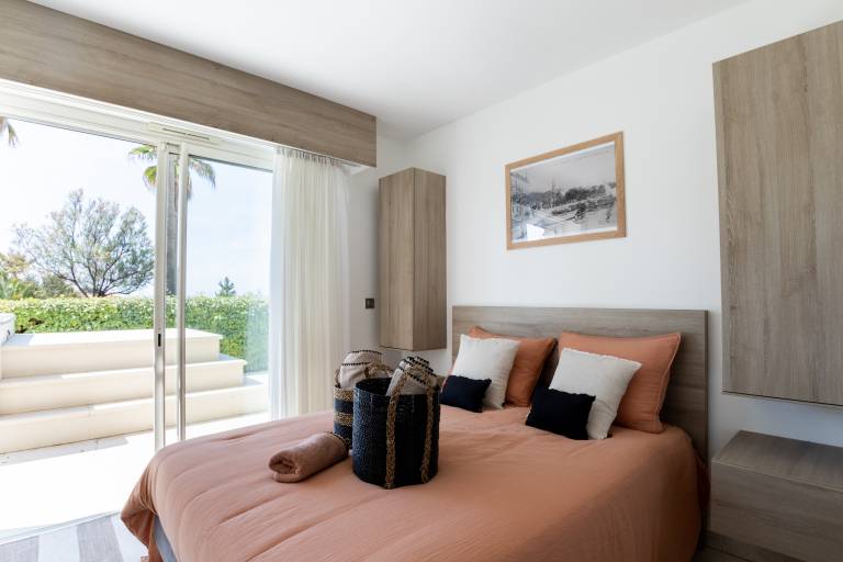 Rental apartment with hot tub, terrace & garden | Sea view — photo 4