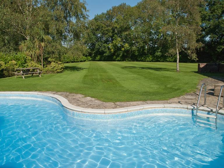 Cottage with private pool, grill & yard | River view — photo 5