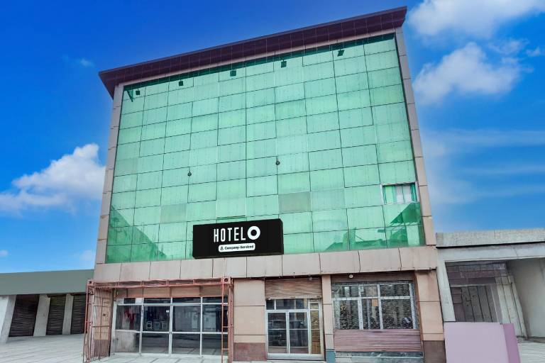 Super Hotel O Govind Nagar Kanpur formerly Maharoopa Palace