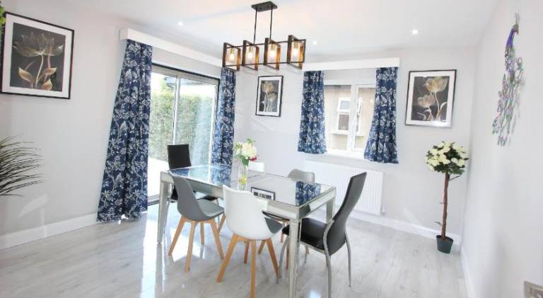 Charming vacation home | Pets allowed in Wokingham