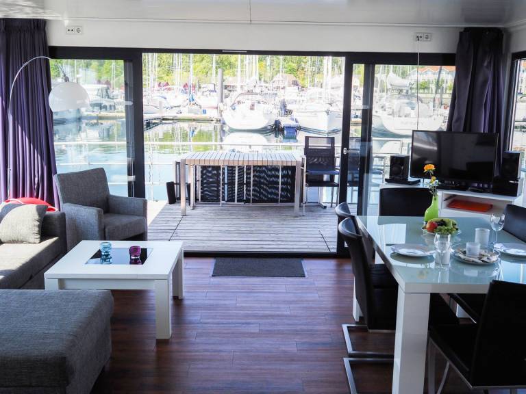 FLOATING 44 in Boltenhagen - festliegendes Hausboot in der Weißen Wiek — photo 3
