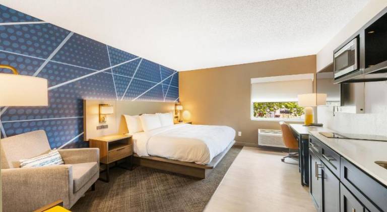 Comfort Inn Mayfield Heights Cleveland East — photo 2
