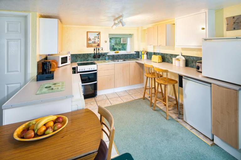Fully equipped cottage with yard | Pets allowed — photo 4