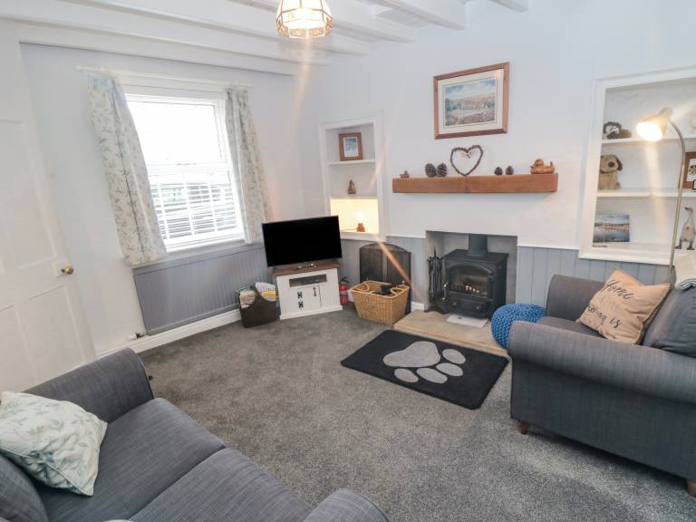 Cottage with garden — photo 3