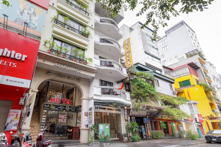 Stylish Deluxe Stay Prime Hanoi Location