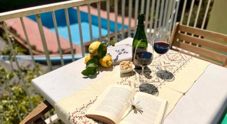 Holiday apartment with pool in Sorrento