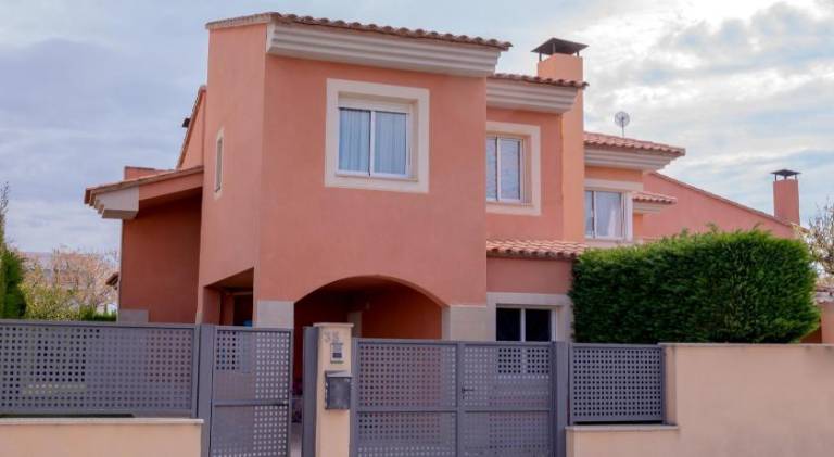 Vacation home with 4 rooms for 8 persons in Cambrils